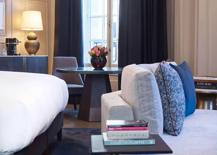 Top Hotels Near the London Palladium